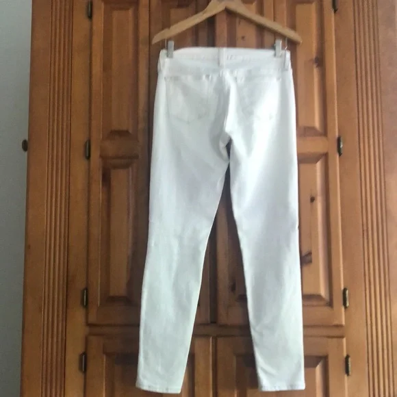 J Crew toothpick cream denim jeans. Classic style great wardrobe staple. - Picture 4 of 11